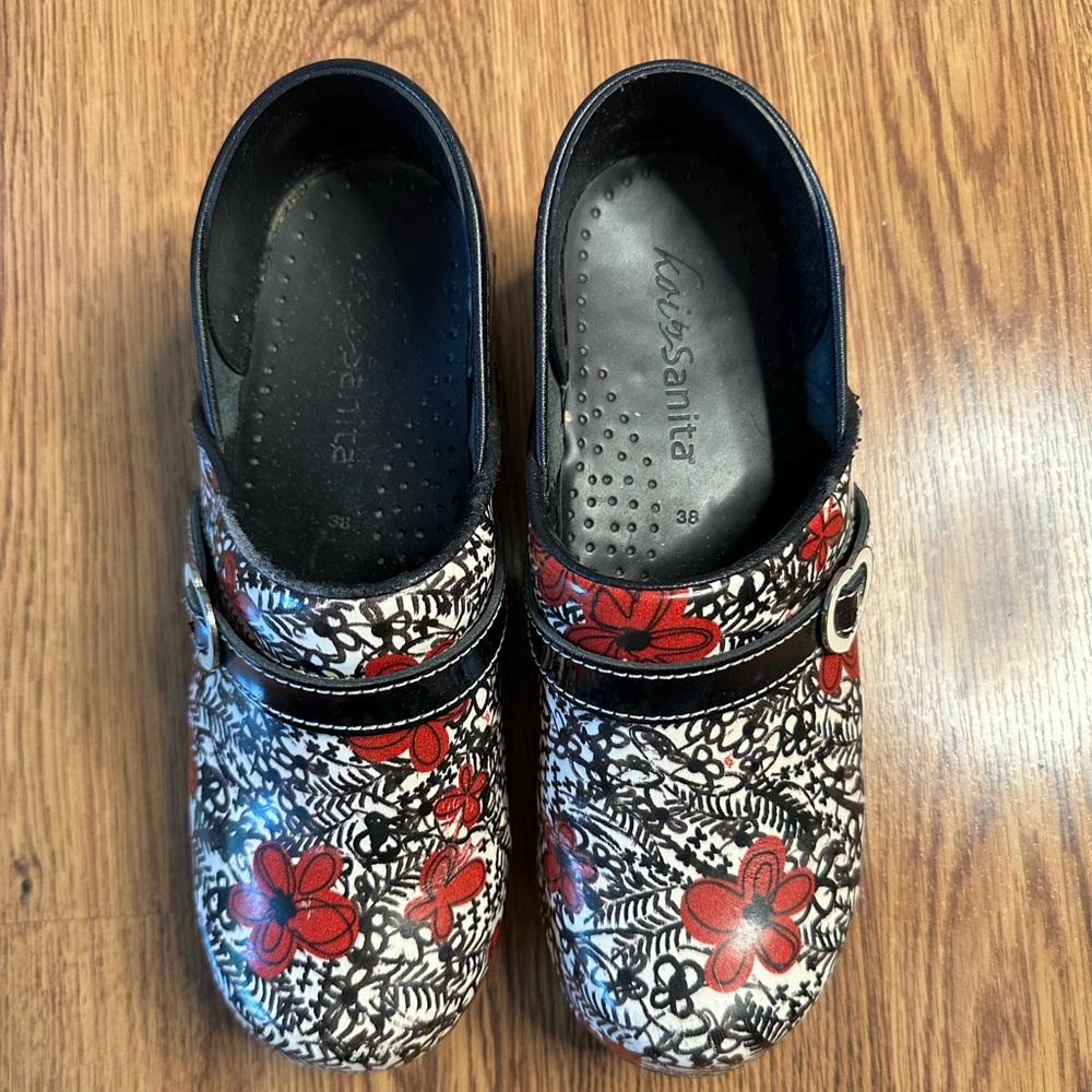 Women's Red Floral Design Clogs